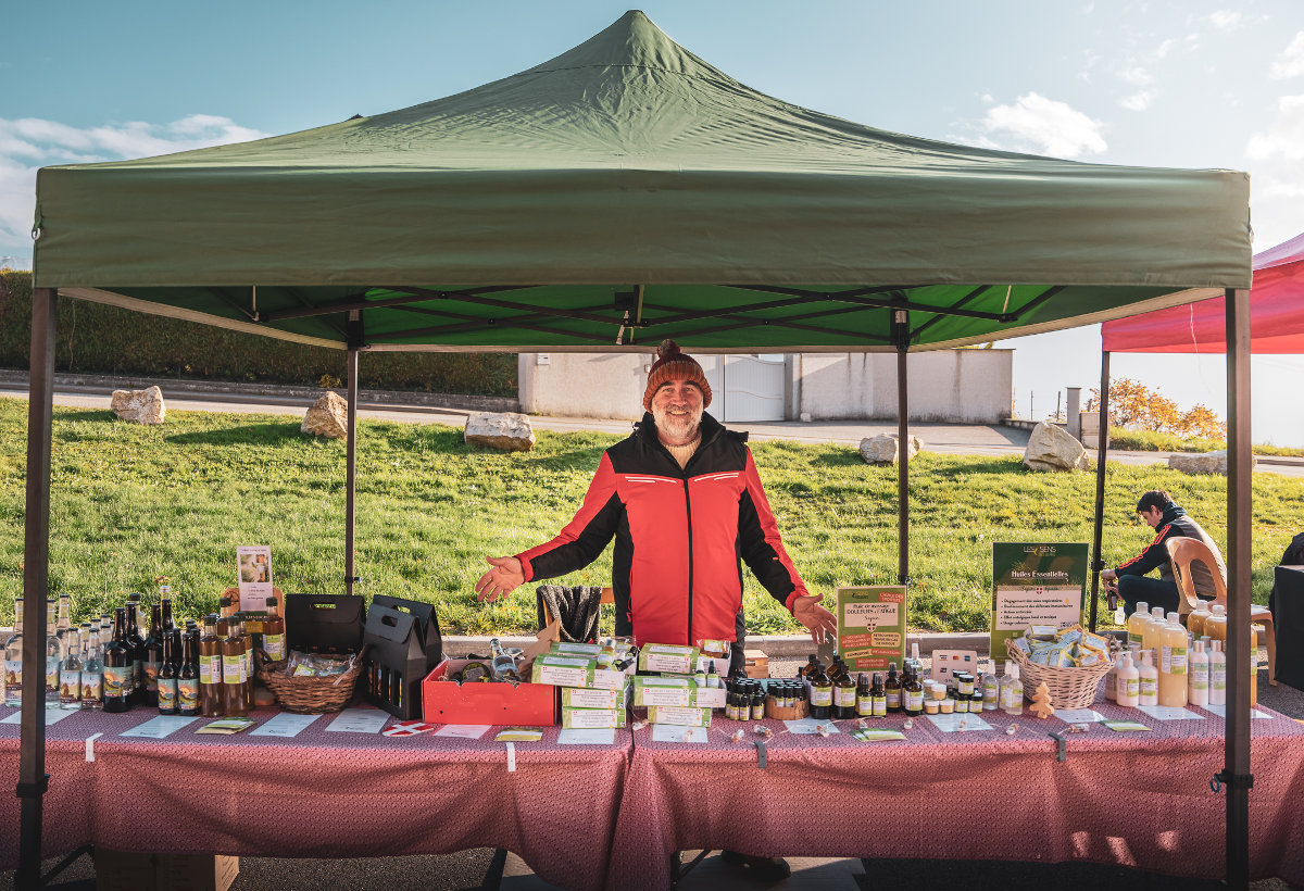 Stand de marché avec tous les produits